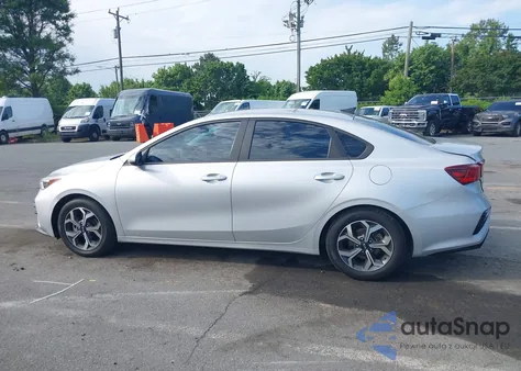 2021 Kia Forte Lxs z USA, uszkodzony, nr VIN 3KPF24AD0ME290833